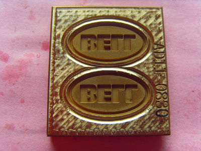 低價(jià)供應(yīng)高品質(zhì)滴膠銅質(zhì)模具，助力箱包配件生產(chǎn)